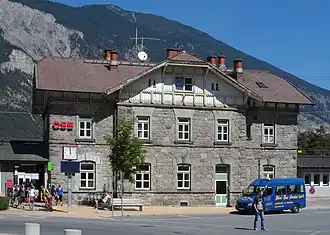 Zuidgevel van het stationsgebouw