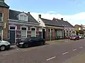 Ensemble van drie panden, bestaande uit een voormalige winkel/woonhuis (nummer 88), een winkel/woonhuis (nummer 90) en een woonhuis (nummer92).