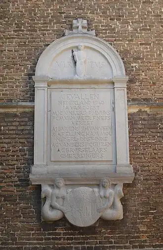Oorlogsmonument, gedenksteen Sint-Martinuskerk in Halsteren