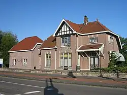 Het stationsgebouw van Aalsmeer Oost in 2015