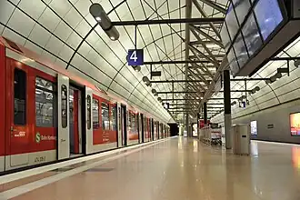 Perron van station Airport in 2013