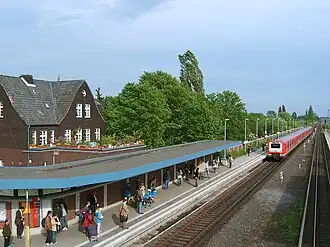 Station Billwerder-Moorfleet, links het voormalige stationsgebouw (2006)