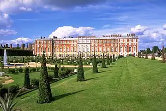 De zuidelijke façade van Hampton Court