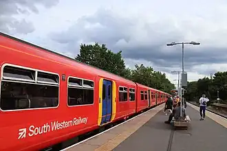 Station Hampton Court