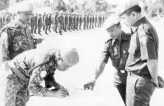 Overdracht van het commando van het Indonesische UNEF II-contingent in september 1976.