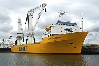 De Happy Buccaneer gemeerd in de haven van Rotterdam