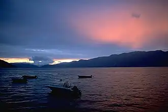 Zonsondergang bij de Hardangerfjord