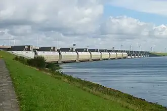 Haringvlietdam, gezien vanaf het Haringvliet