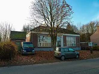 Voormalige openbare lagere school in neoclassicistische stijl (1884)