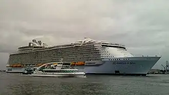 Harmony of the Seas in Rotterdam (mei 2016)