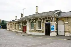 Het stationsgebouw uit 1837.