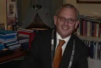 H.H.M. Groen met ambtsketen van Noordwijk