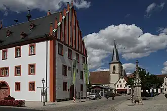 Stadhuis en kerk van St. Kilian
