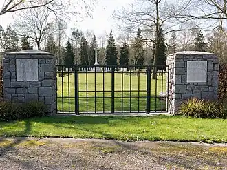 Toegang en Cross of Sacrifice