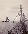 Havenlicht rond 1920 voorzien van misthoorn en een misthuisje