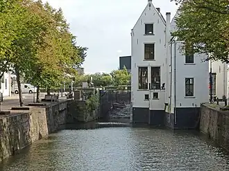 Havensluis met Tolhuis., gezien richting IJssel