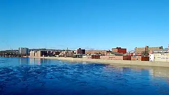 Haverhill gezien van de overkant van de Merrimack River