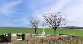 Zicht op de begraafplaats vanaf het noorden