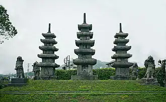 Hayato-zuka, drie gojū-no-tō