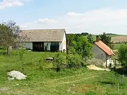 Boerderij in het dorp (2011)