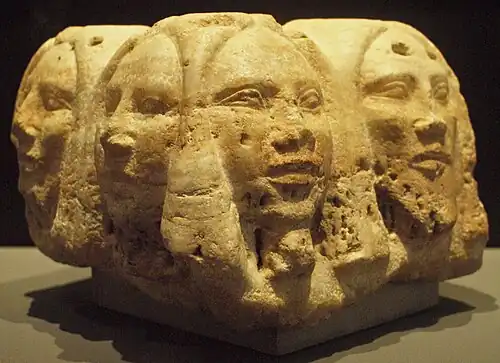 Voetstuk van een beeld met de hoofden van buitenlanders uit de 2e dynastie Staatliches Museum Ägyptischer Kunst, München