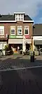 Dubbel winkelpand met bovenwoningen