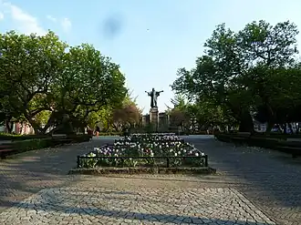 Tempsplein met Heilig Hartbeeld
