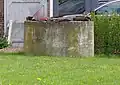 Vrijstaande ronde waterput gelegen aan de noordwestzijde van het koetshuis