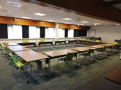 De Heijezaal, een grote zaal op de 2e etage waar de raad commissievergaderingen belegde en waar ook informatieve bijeenkomsten georganiseerd werden.