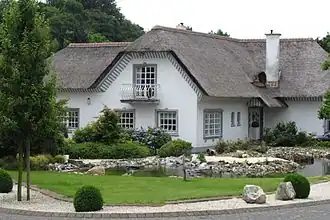Huis met rieten dak in Heilder