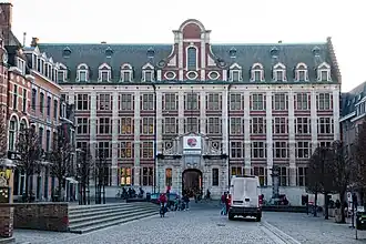 Heilige-Drievuldigheidscollege op het uiteinde van de Leuvense Oude Markt