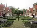 Heilige Geesthofje: hofje met twaalf woningen van bijzonder fraaie geheel lage huisjes met topgevels
