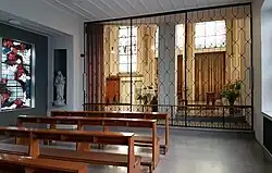 Zijkapel met zicht op slotzusterskapel