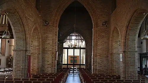 De achterzijde van het kerkschip