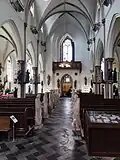 Middenpad gezien vanaf het altaar