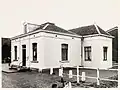 Woning, tolhuis in neoclassicisme-stijl