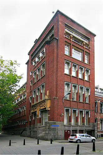 Voor- en zijaanzicht van het Heinekengebouw