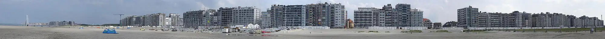 Strand en hoogbouw in Heist