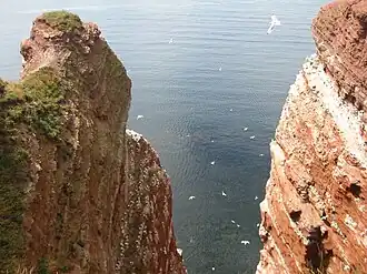 De rotskust van Helgoland