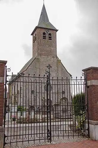 Kerk en toegang kerkhof