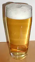 Een glas Helles