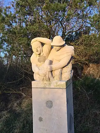 Het helmmonument in 2015
