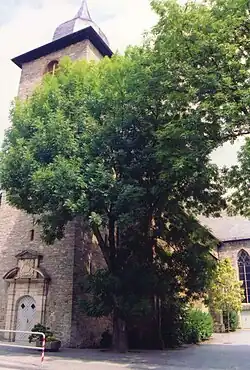 Rooms-katholieke St. Petrus-en Pauluskerk (eind 17e eeuw) in Hemer, naast Haus Hemer