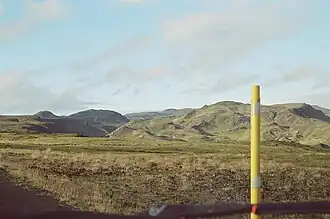 Zicht op het Hengillgebergte vanaf de Hellisheiði hoogvlakte.