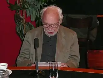 Hofland tijdens VPRO-uitzending van In Europa (Studio Desmet, Amsterdam)