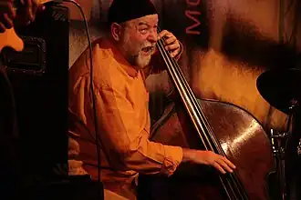Henri Texier op het podium in Victoria, Oslo 2023 Foto door Tore Sætre