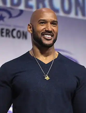 Henry Simmons tijdens 2019 WonderCon