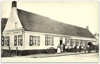 Sint Godelieve en de Tempelhofstraat in de 19e eeuw. Op de puilijst staat: cafe de Godelieve F. De Vriendt Ghijselbrecht