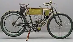 Herdtle-Bruneau 1¼pk-eencilinder uit 1902 met gescheiden tank en radiateur