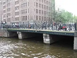 Isa van Eeghenbrug in 2011 (Gebouw De Bazel op de achtergrond)